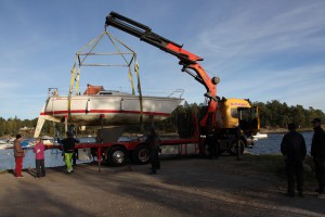 Båten står kvar på bilen över natten